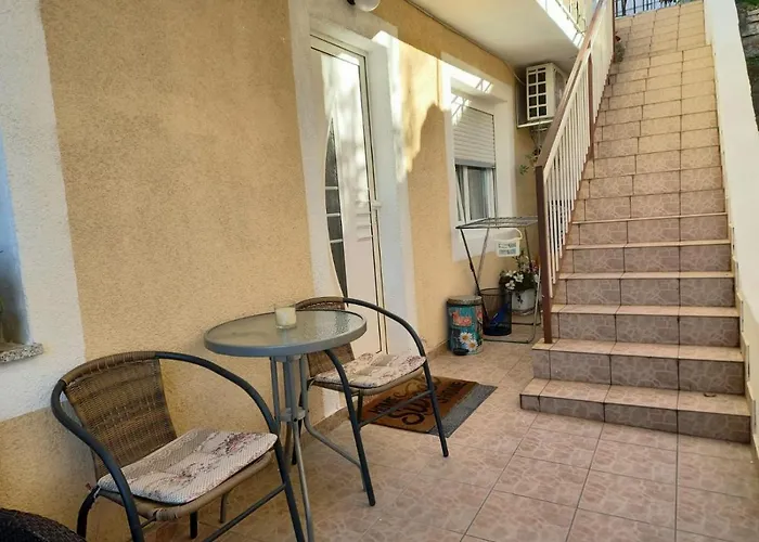 With Parking Spaces - 19253 Šibenik